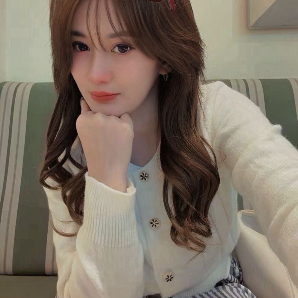 TOP 6 HOST JUST ME AGENCY MARET 2026