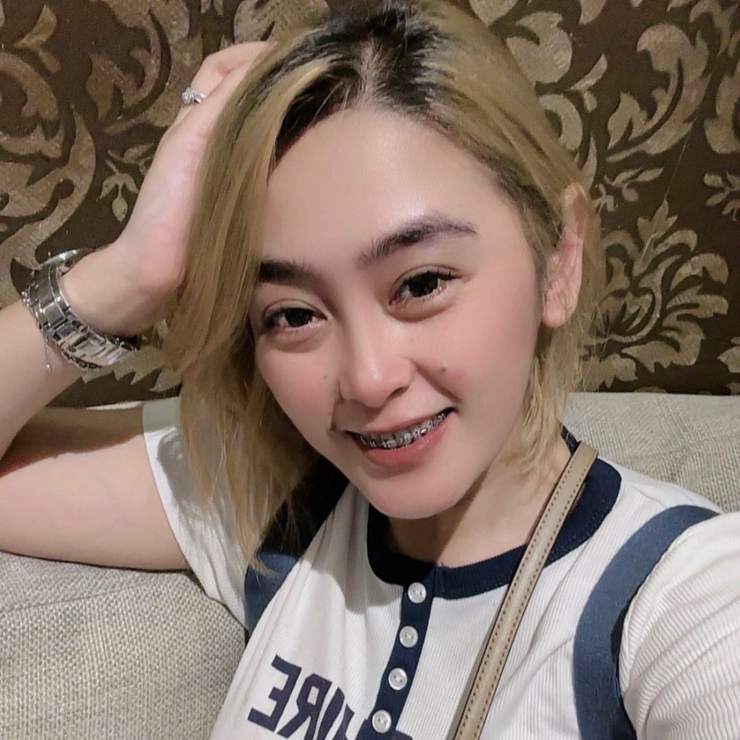 TOP 1 HOST JUST ME AGENCY MARET 2026