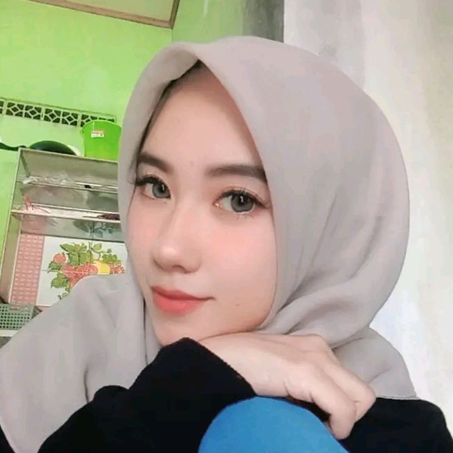 Foto AYU LESTARI